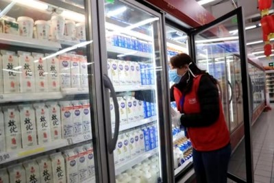 直击现场 光明乳业最大工厂复工首日，冷藏柜里的新鲜与安心